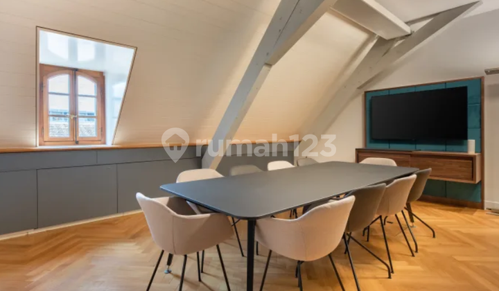 Office Unit Rental Furnished for 4 People in Equity Tower SCBD