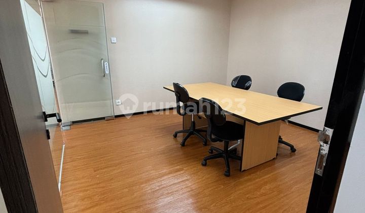 Office for Rent Mayapada 122 M2 Furnished Area Sudirman MRT Access