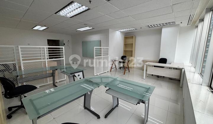 Sewa Kantor Mayapada Tower 1 Luas 53 M2 Furnished Dekat MRT LRT 2