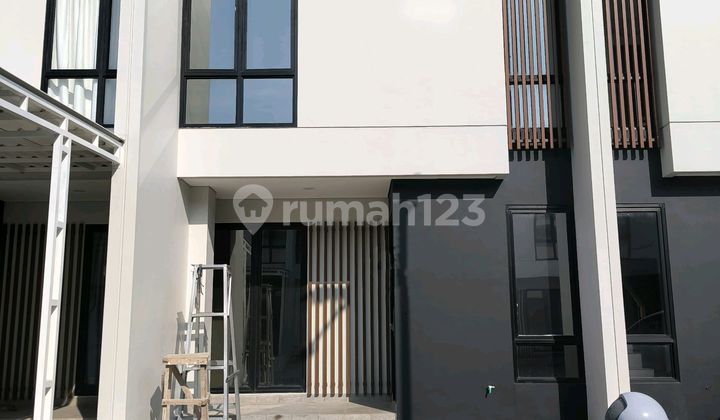 Rumah Modern 2 Lantai Suta Kasa Dekat Bandara Soekarno Hatta Tangerang Rumah Modern 2 Lantai Suta Kasa Dekat Bandara Soekarno Hatta Tangerang
