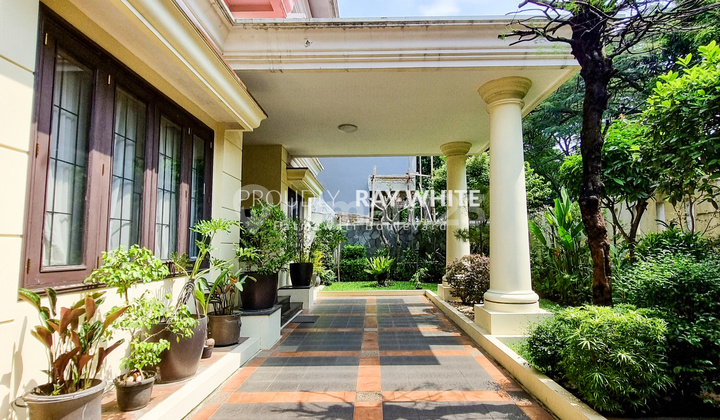 Rumah Dua Lantai Lingkungan Asri Bagus Siap Huni 2