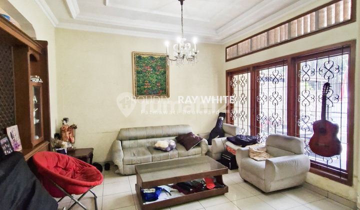 Rumah terawat lokasi strategis dekat Stasiun MRT 2