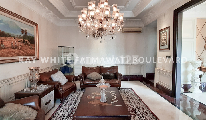 Rumah Megah Dalam Komplet Elite & Strategis, Dekat Stasiun MRT 2