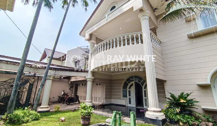 Romantic Classic House Flood-Free Location in East Kemang