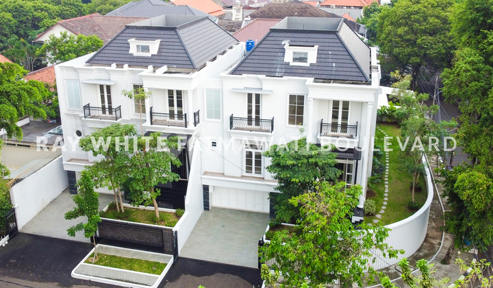 Rumah Bnew Gaya American Klasik Modern Area Elite Kebayoran Baru