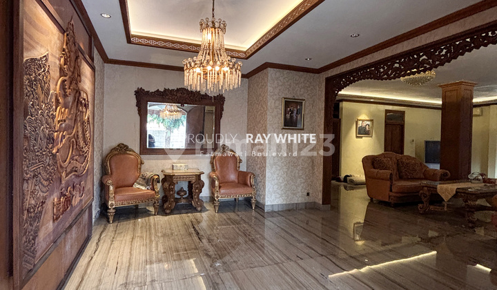 Spacious Classic Design House Suitable for Residence or Business in a Prestigious Location 2