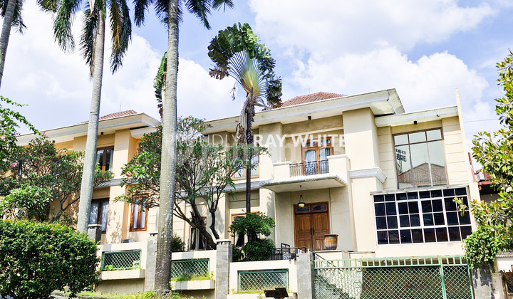 Rumah Nyaman Desain Minimalis Dalam Komplek Akses Jalan Lebar