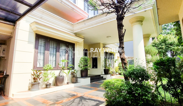 Rumah Dua Lantai Lingkungan Asri Bagus Siap Huni