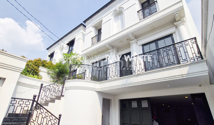 Cipete Selatan Rumah Baru Gaya Klasik Modern Jalan Lapang