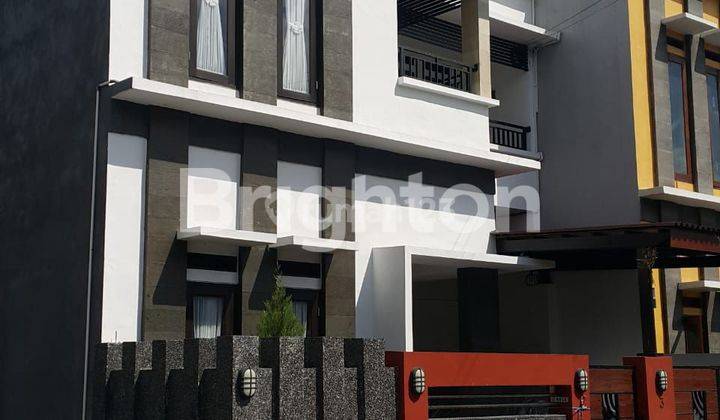 RUMAH MINIMALIS DUA LANTAI DEKAT SEMINYAK 1