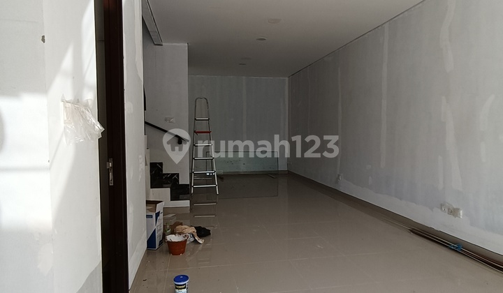 Rumah Brand New Di Taman Surya Lokasi Nyaman