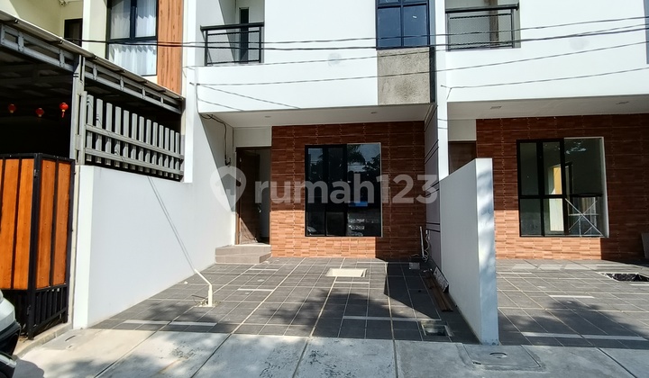 Minimalist Brand New House in Taman Surya, West Jakarta