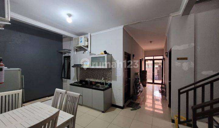 Rumah 3 Lantai Bagus Unfurnished SHM di Surya Sumantri, Bandung 1