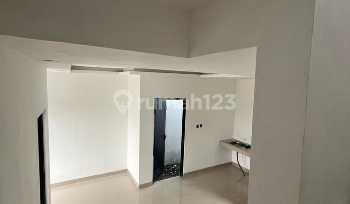 Rumah Baru 2 Lantai Daerah Kebraon Dekat Grand Harvest Dan Toll Gunungsari. Siap Huni 2