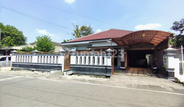 Rumah Mewah Full Furniah Dekat De Tjolomadu Adi Sucipto Colomadu