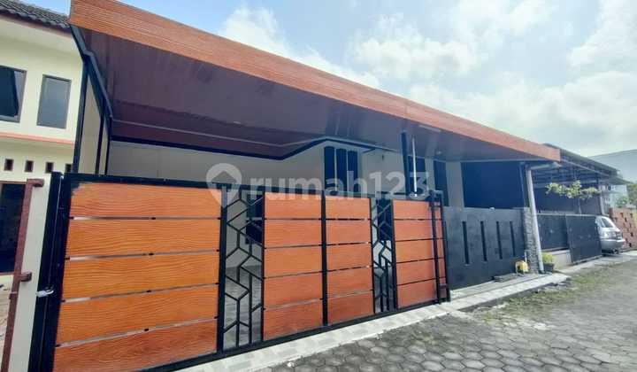 Rumah Artistik Dekat Tol Bonus Kitchen Set + Pagar Canopy