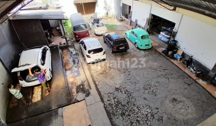 Business Space and Strategic Home in the Center of Solo City Business Space and Strategic Home in the Center of Solo City