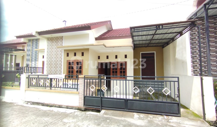 Rumah Siap Huni Terawat di Dekat Taman Jaya Wijaya Mojosongo 2
