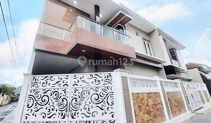 Rumah di Tengah Kota Solo dekat Paragon Mall 2 Lantai Modern 2