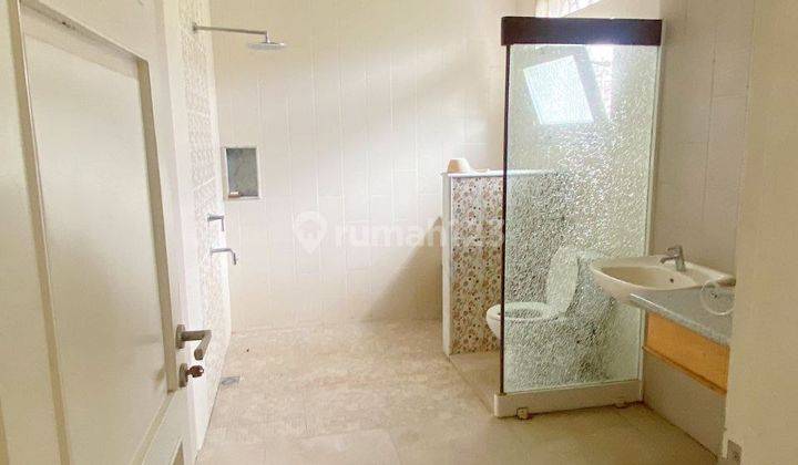 Rumah Luas Mewah Strategis Tengah Kota Solo Semi Furnished 11
