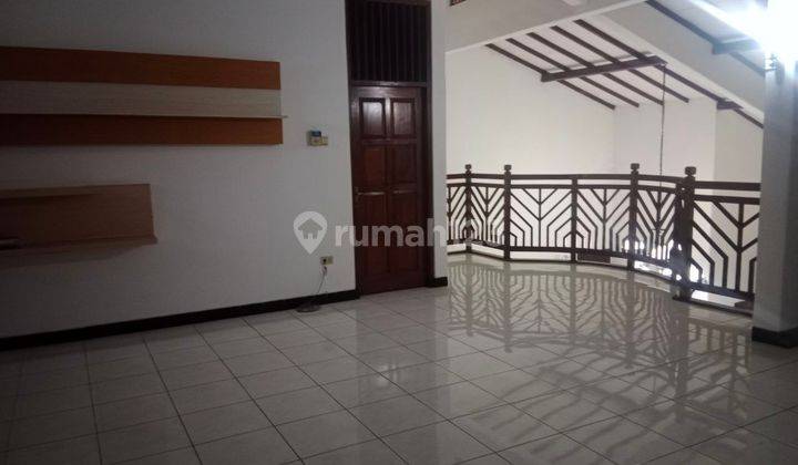 Rumah Luas di Jajar Laweyan Solo dekat Solo Square 9