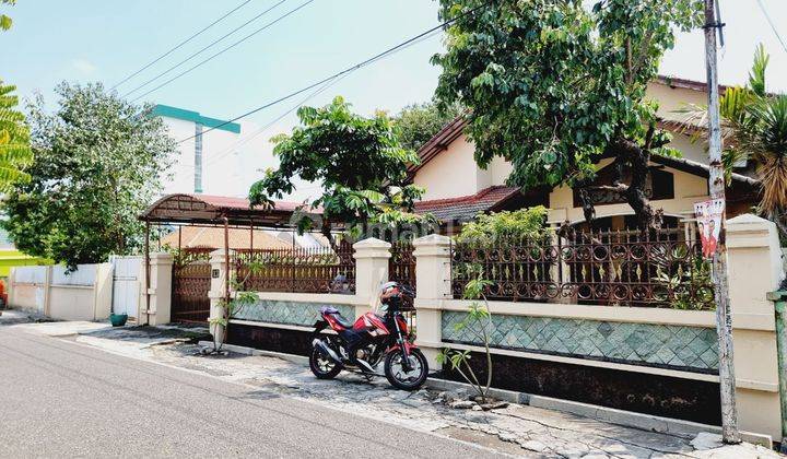 Rumah dengan Tanah Luas Tengah Kota Solo 1