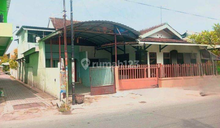 Rumah dan Ruang Usaha Di Pasar Kliwon Kota Solo  1