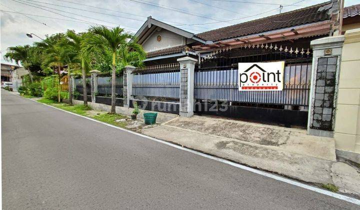 Rumah Mewah Solo Kota Luas di Sumber Banjarsari Solo 1