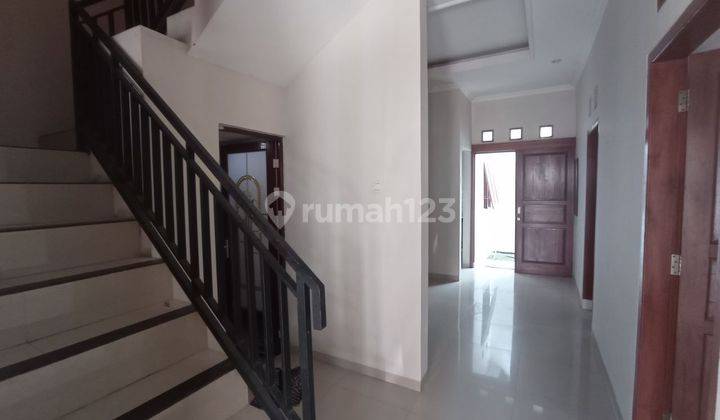 Rumah Kota Solo 2 Lantai Modern Siap Huni  2