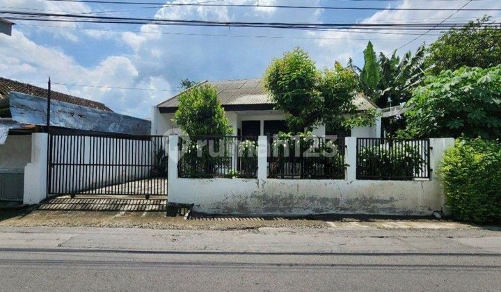 Rumah Second Luas Tengah Kota Dekat Pasar Nusukan Solo