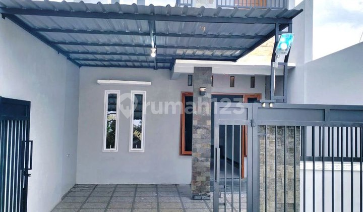 Two-Story House Near Brayat Minulya Hospital, Manahan Terminal, Solo Two-Story House Near Brayat Minulya Hospital, Manahan Terminal, Solo