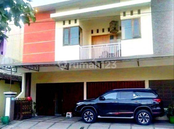 Rumah 2 Lantai Tengah Kota Solo Bisa Untuk Usaha 1