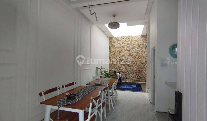 Rumah Vila Full Furnish Di Kota Karanganyar 2 Lantai Nyaman  2