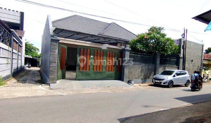 Rumah Mewah Solo Kota Ada Kolam Renang Full Furnish 1