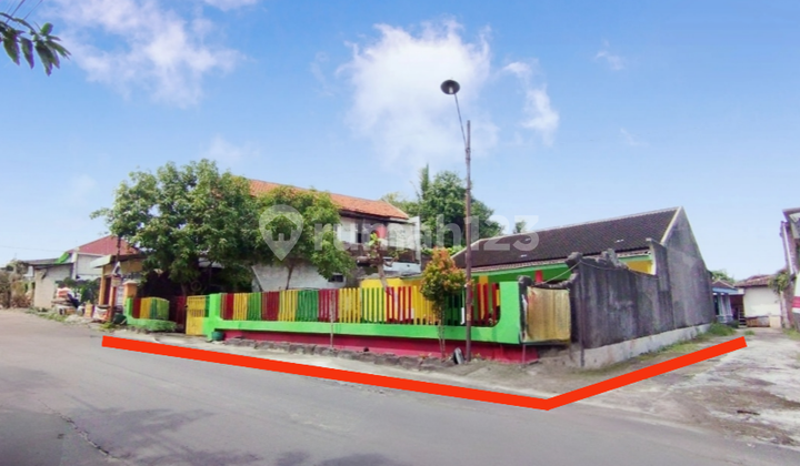 Strategic Land with Promising Prospects by the Main Road, Existing Buildings Included. Strategic Land with Promising Prospects by the Main Road, Existing Buildings Included.