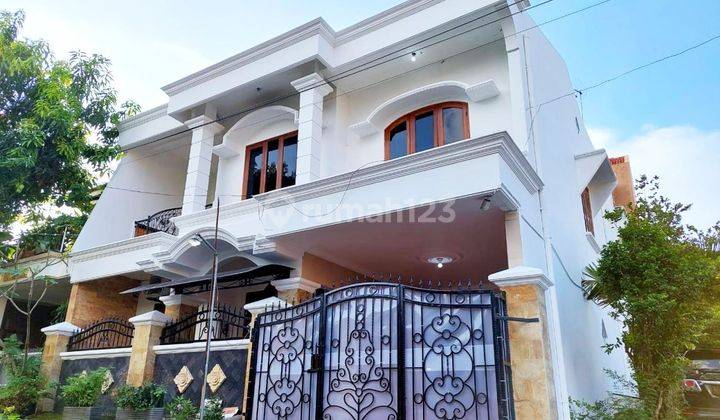 Rumah Mewah Klasik 2 Lantai Mepet Solo Kota Terawat Siap Huni 1