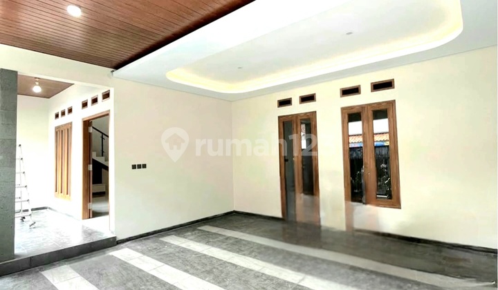 New Luxury 2-Story House in the City Center 2