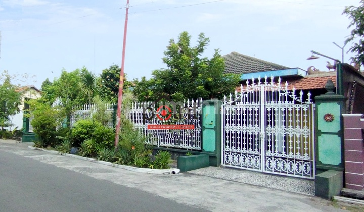 Rumah Luas Tengah Kota Solo Dekat Alila Jajar Laweyan Surakarta Rumah Luas Tengah Kota Solo Dekat Alila Jajar Laweyan Surakarta