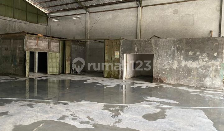 Ready-to-Use Warehouse Near Tok Solo Colomadu, Access via Main Road.