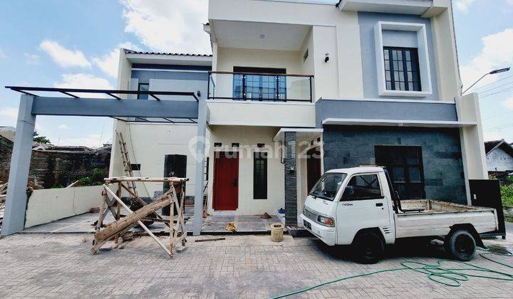 Rumah Mewah Solo Kota 2 Lantai Dalam Town House 2