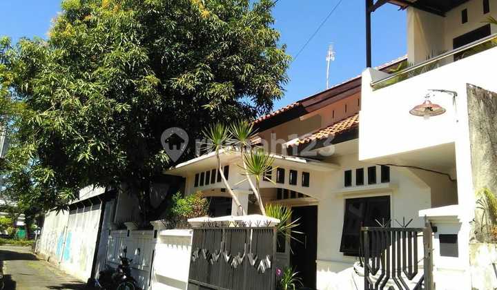 Semi-Furnished Luxury House in Downtown Manahan Solo