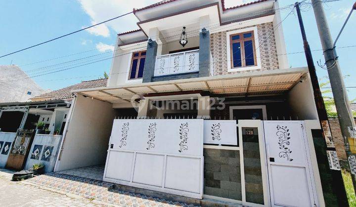 Rumah Cantik 2 Lantai Dalam Cluster Lingkungan Gentan Raya 2