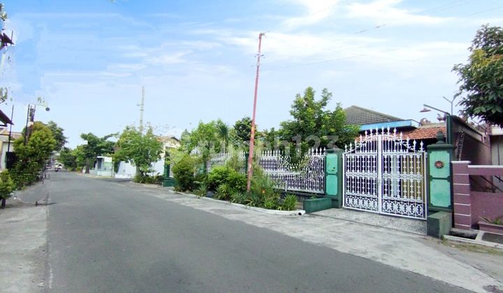 Rumah Luas Tengah Kota Solo Dekat Alila Jajar Laweyan Surakarta 2