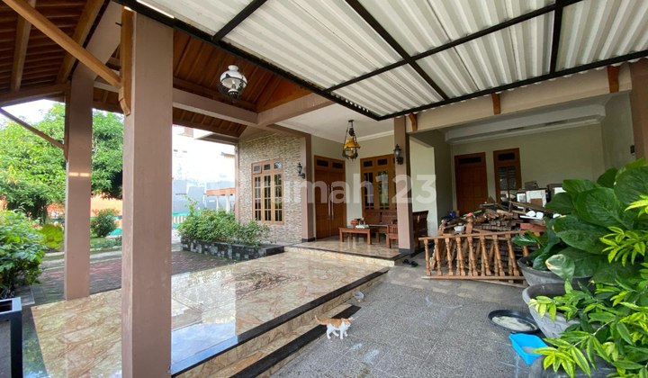 Aesthetic Luxury House Near IHS Jl. Adi Sucipto Colomadu 2 Floors 2