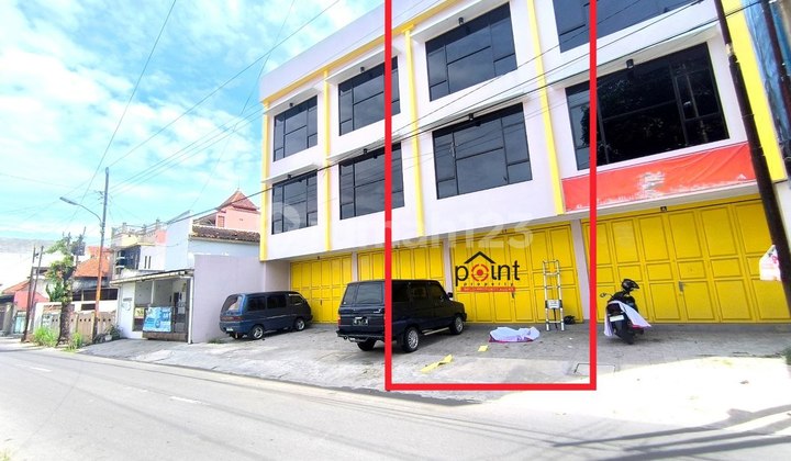 Solo Shop House for Rent 3 Floors Ready to Use Good 2