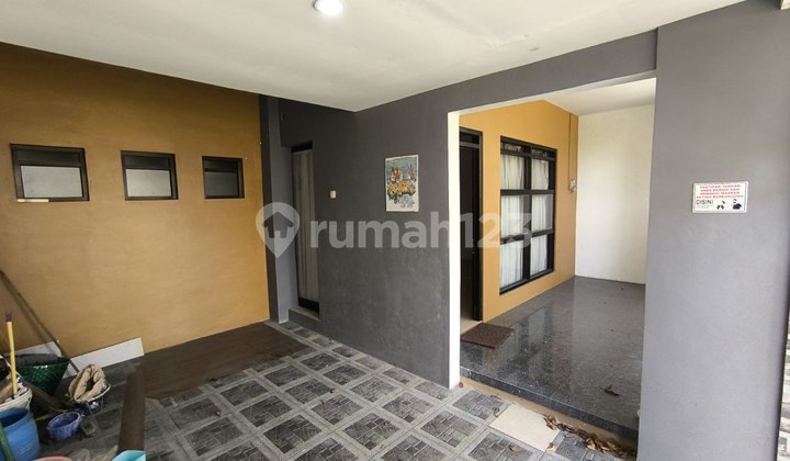 House for Rent Near UNS and Moewardi, 2 Floors, Move-In Ready. House for Rent Near UNS and Moewardi, 2 Floors, Move-In Ready.