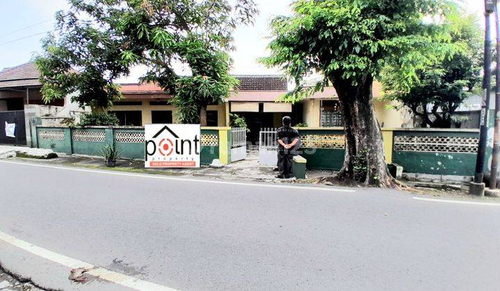 Rumah Hitung Tanah Strategis Pinggir Jalan Utama Solo 1