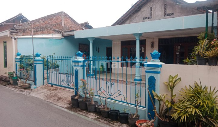 Spacious House in the City Near Unisri Campus Spacious House in the City Near Unisri Campus