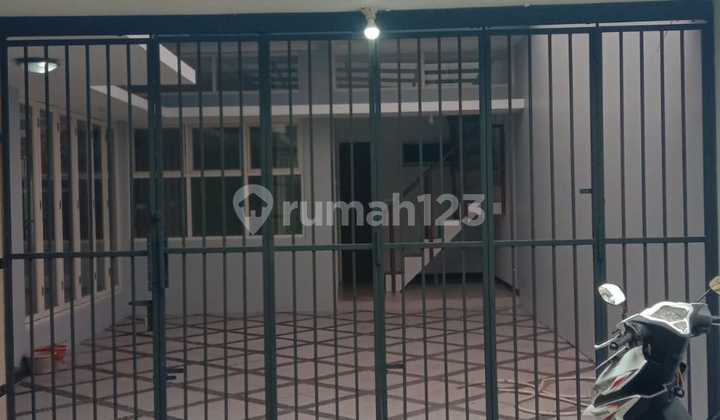 Middle City House Solo Mangkubumen Banjarsari Surakarta 2