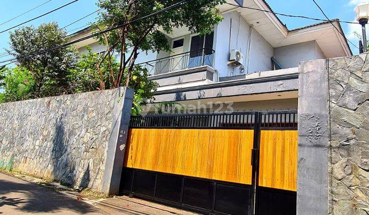 Dijual rumah mewah 2 lantai ada kolam renang di Ampera Kemang 1